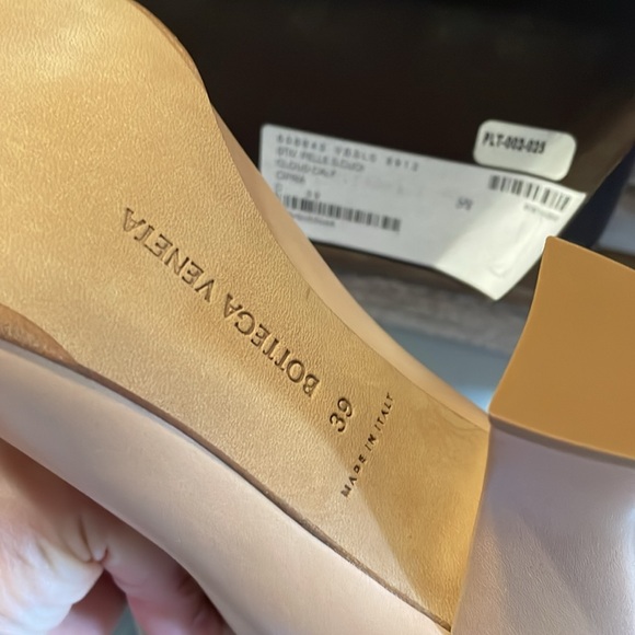 Bottega Veneta Leather Pull-On Boot - Picture 9 of 15